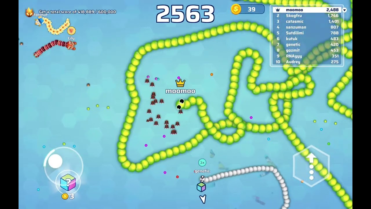 Me playing snake.io pt.2 @chipmunkinthefeeder