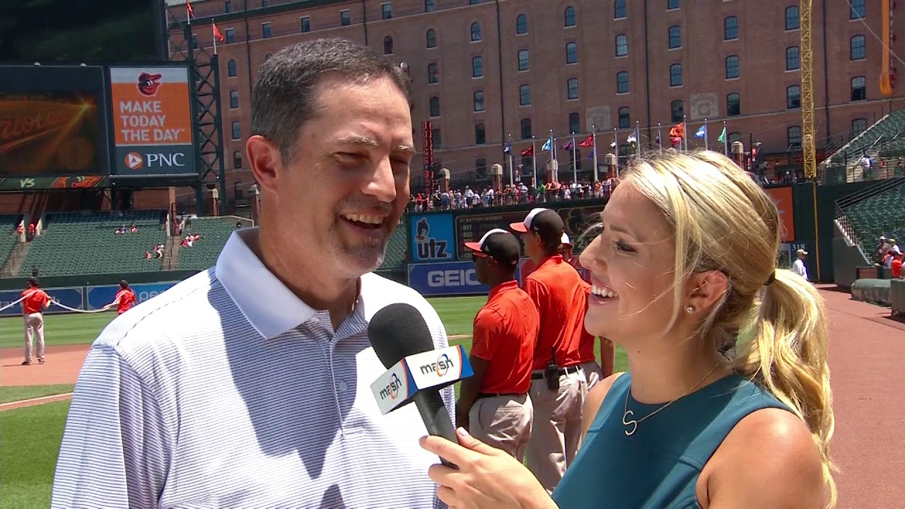Mike Mussina returns to Camden Yards