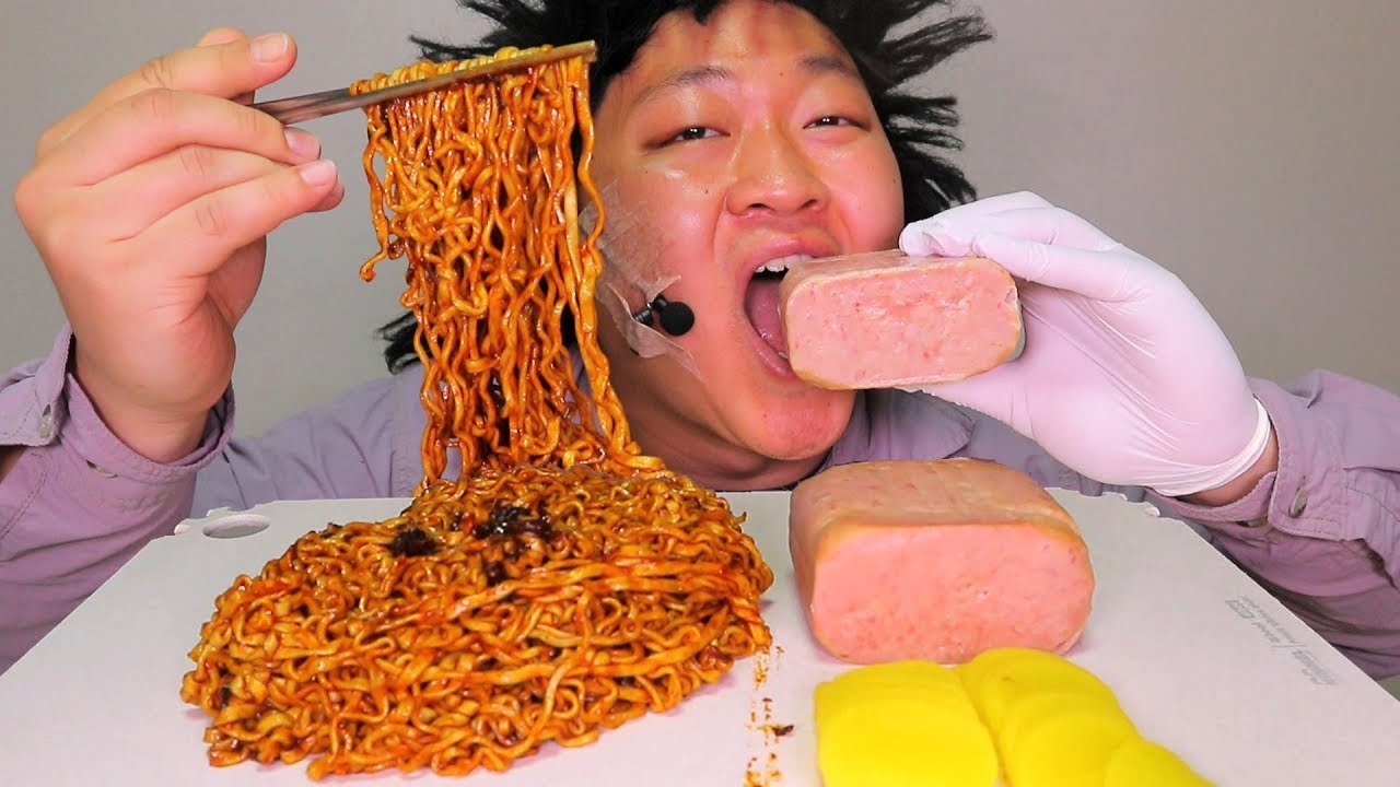 [도깨비] 불닭과 공화춘을 섞어서 대왕햄과 같이 먹었어요~~!