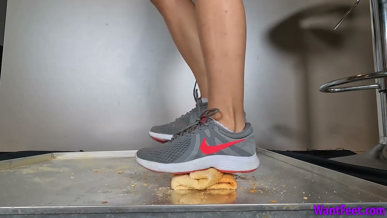 Sneaker Bread Crush ASMR