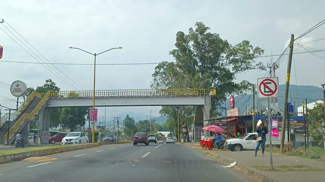 Por Uruapan con rumbo a Caltzontzin Michoacán a la fiesta de los Kúrpites @cotidiano399