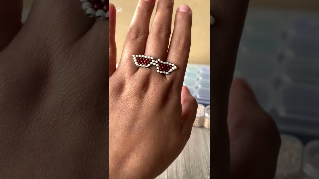 Anillo en mostacilla checa