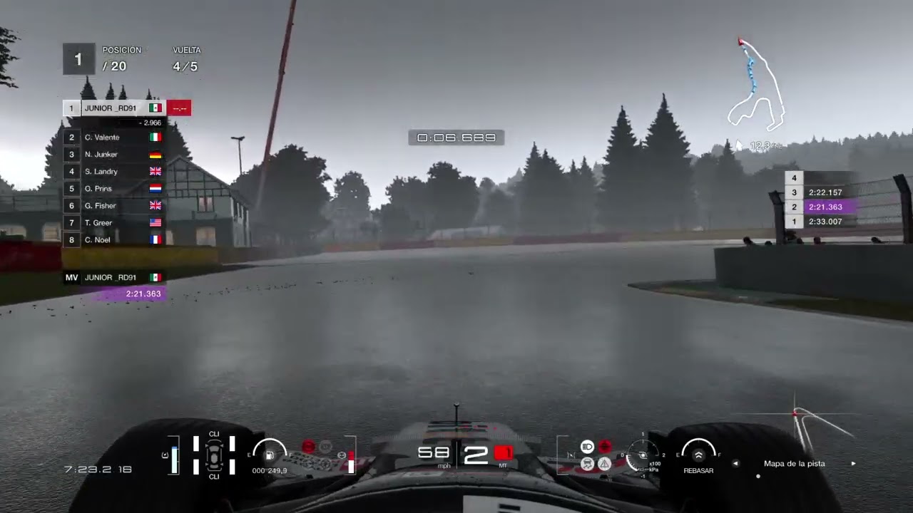 Gran Turismo&reg; 7_dram&aacute;tica varida en la &uacute;ltima curva