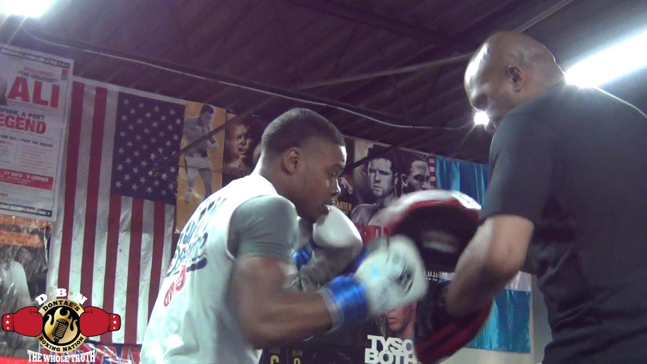 (WOW) ERROL SPENCE DESTROYS MITTS! IN BEAST MODE, DISPLAYS POWER & DEFENSE