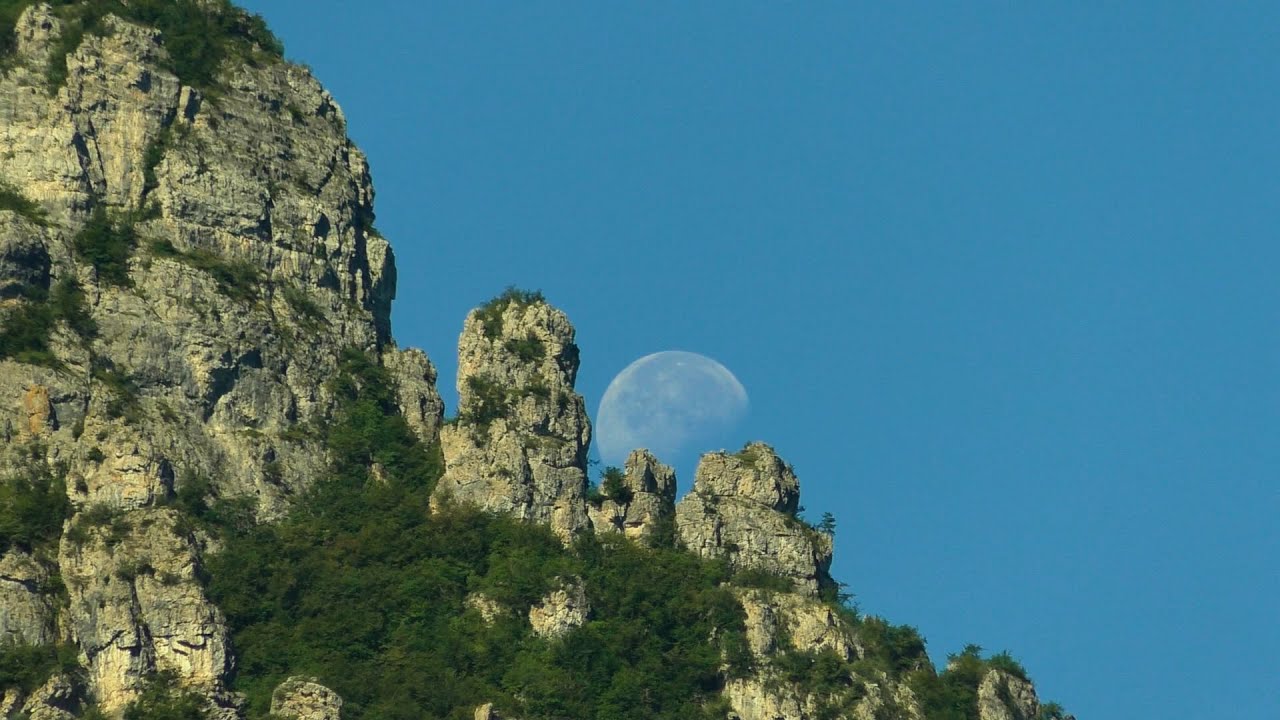 Tra LIGURIA e PIEMONTE - Val Pennavaire: la valle dei monti da cui scende l'acqua.
