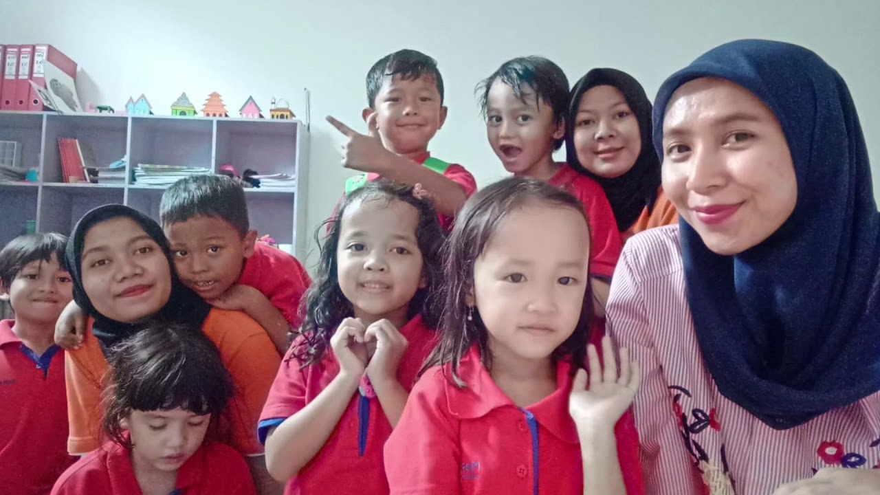 Dunia Anak  - Karenina- Cipt. Harkuswo Hartono