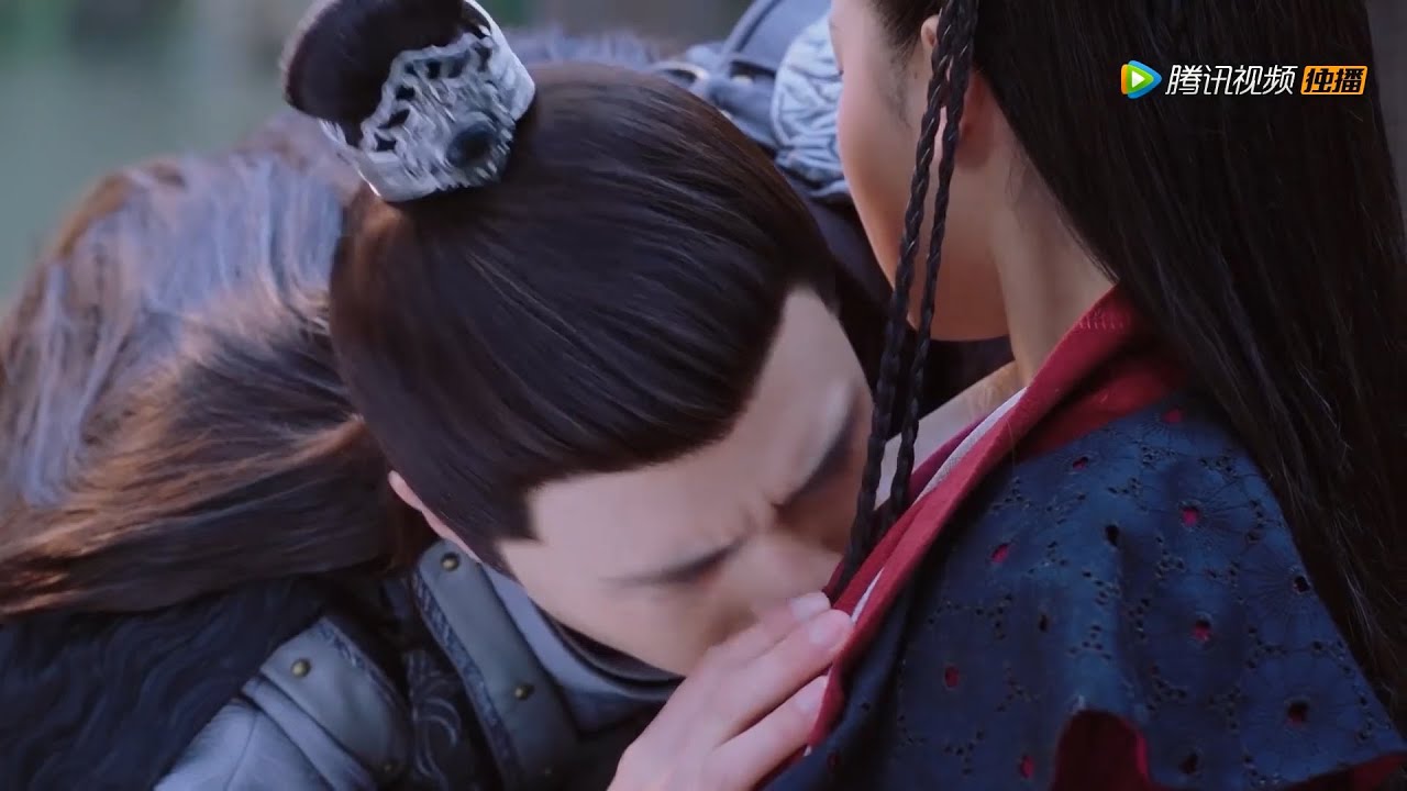 女主中毒危在旦夕，男主终于认清自己的心，亲口吮吸女主胸口毒素 | 中国电视剧 Chinesedrama