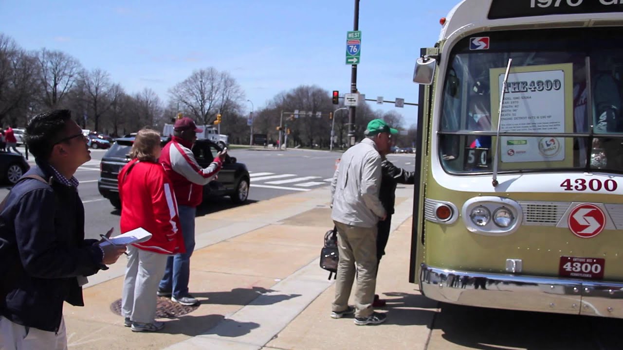 SEPTA surprises Phillies fans with Vintage Bus Appearance