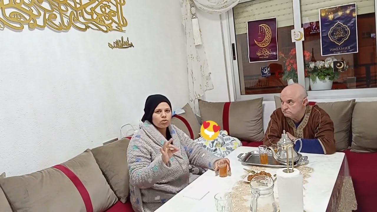 علاش راجلي مدارش السماعات لودنيه باش يسمع🤷‍♀️