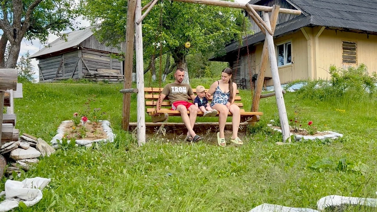 The charm of simple Life in the high-mountain Carpathian village of Veronika, Ivan and Danylo⛰️