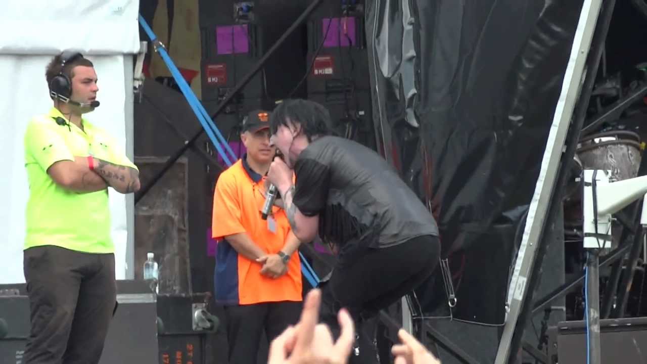 [09] Marilyn Manson - Sweet Dreams (Are Made of This) (Soundwave Festival 2012)