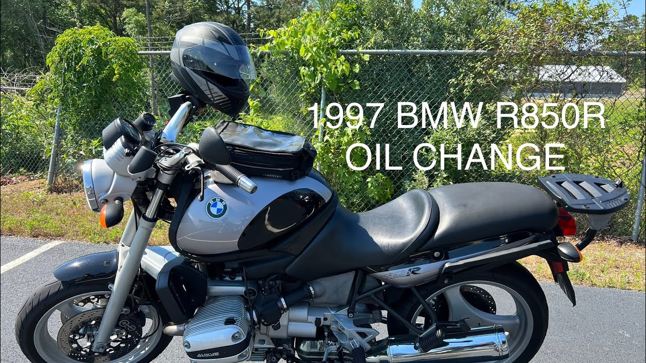 Замена масла в мотоцикле BMW R850R 1997 года выпуска.