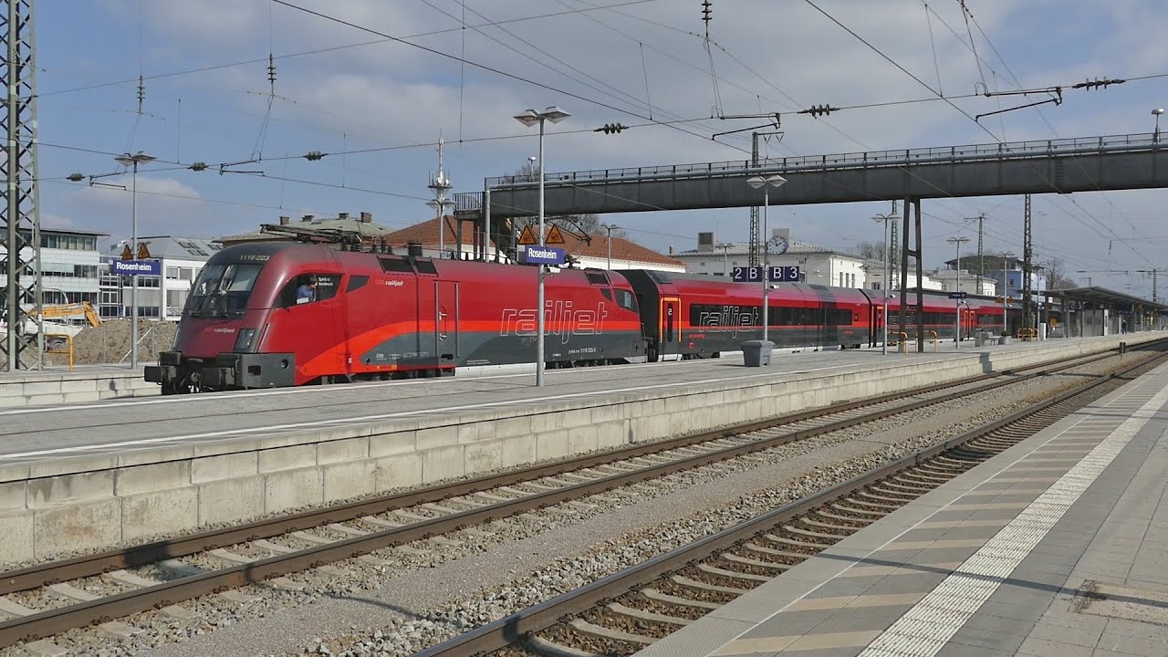 Zwei Railjets mit schöner Tonleiter im Bahnhof Rosenheim