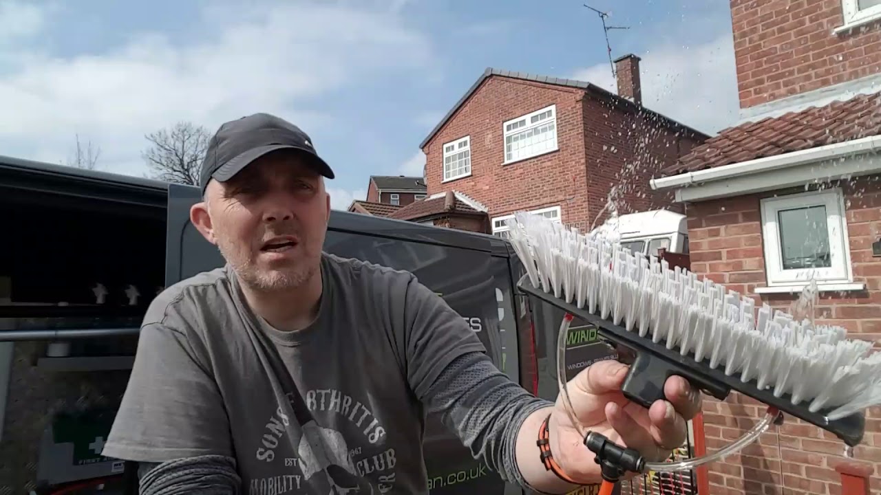 How to choose the right jet for your window cleaning water fed pole brush. Pencil Jets vs Fan Jets.