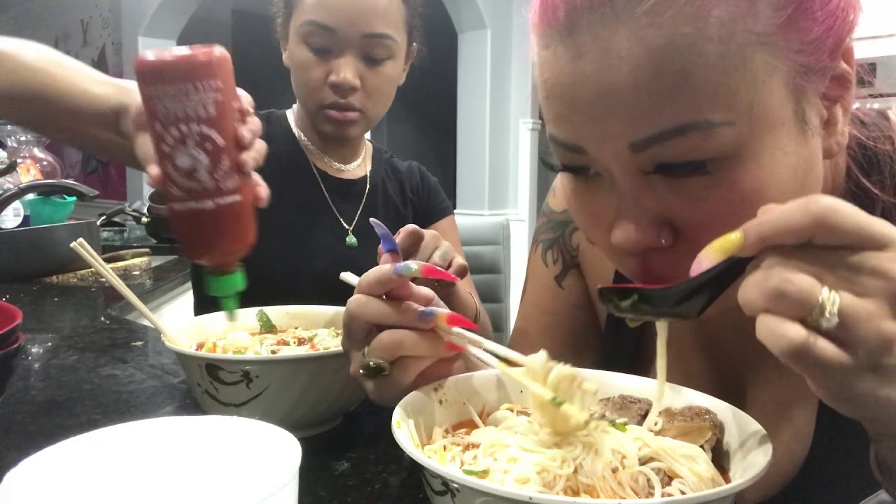 Bun ratchet MUKBANG noodles