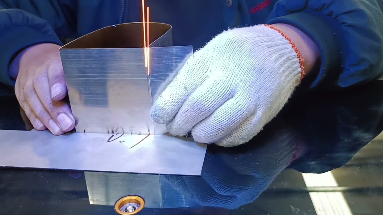 BHJ-750W Laser welding machine welding the titanium R letter