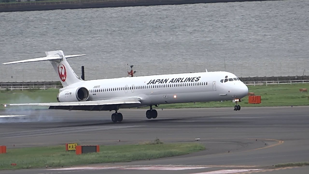 JAL New livery McDonnell Douglas MD-90 JA8070 【HND/RJTT】