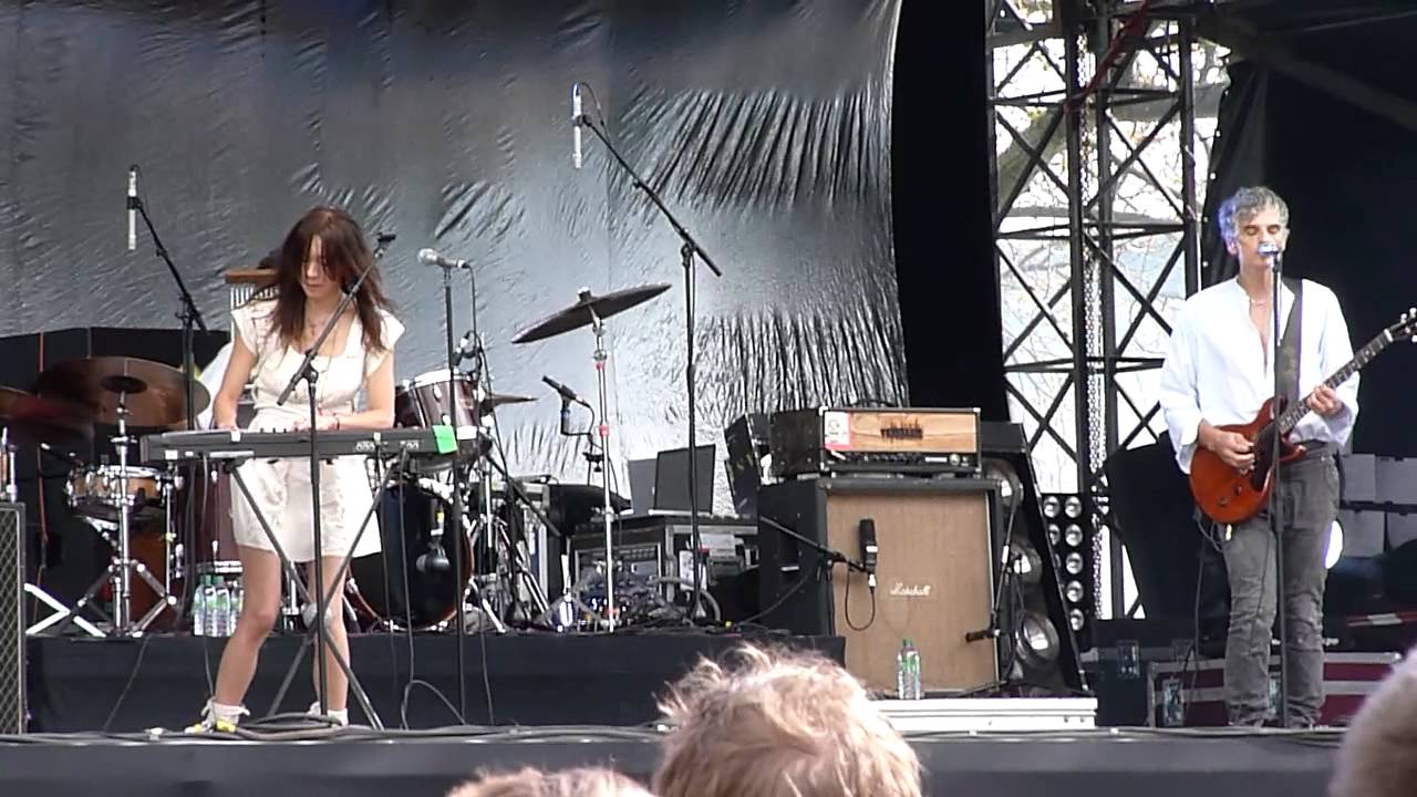 [HD] Blonde Redhead - Messenger (Live in Paris Rock en Seine Festival, August 2011)