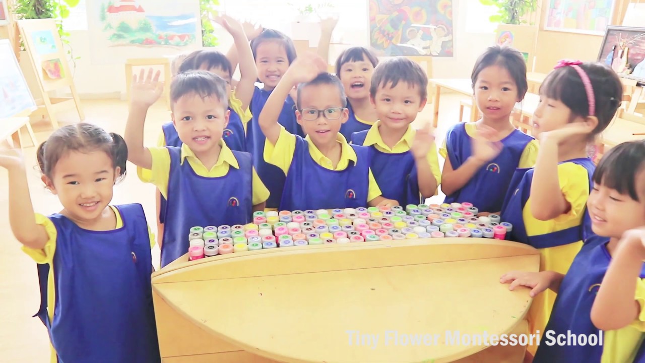 Bé học vẽ tranh và tô màu - Tiny Flower Montessori School