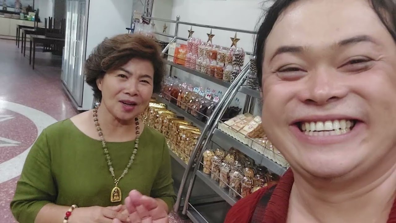 ร้านช้อนทองร้านที่เป็นตำนาน ทั้งโจ๊กทั้งแกงเส้นและอีกหลายๆเมนูคืออร่อยสุดๆ