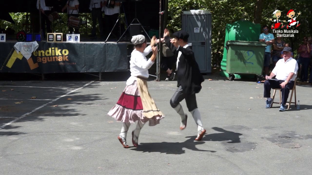 201708161101  Amets Amubieta eta Larraitz Larrañagan, LII  Fandango eta Arin arin Dantza Txapelketa