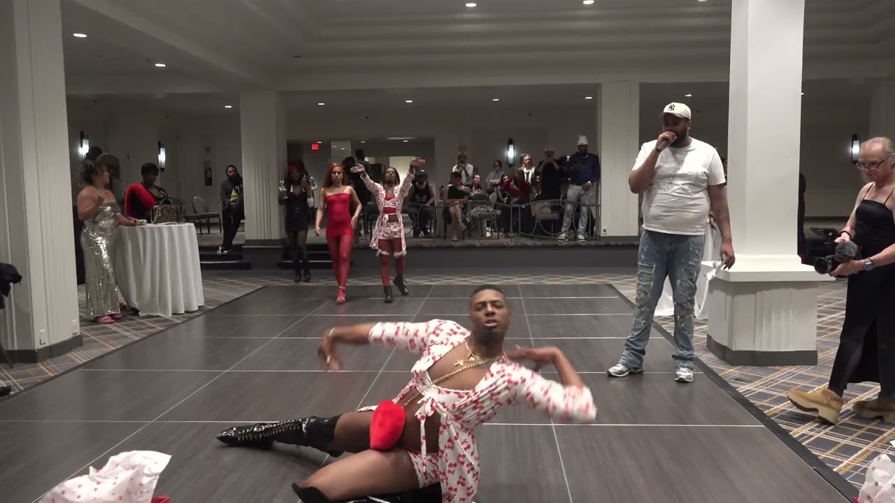 BQ Vogue Fem Soft vs Dramatics @ The World Tour Ball