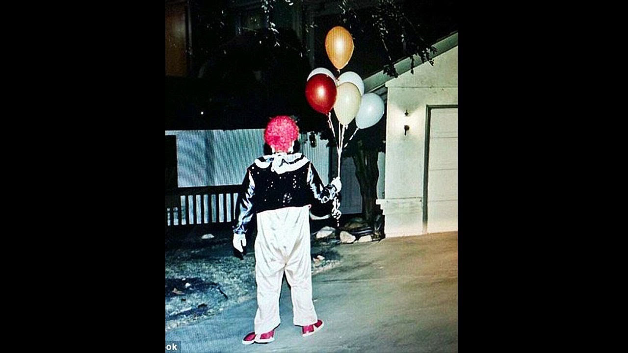 clown probeert binnen te komen..