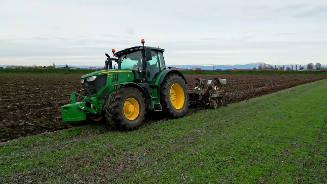 Aratura 2023 | John Deere 6215r e trivomere Moro