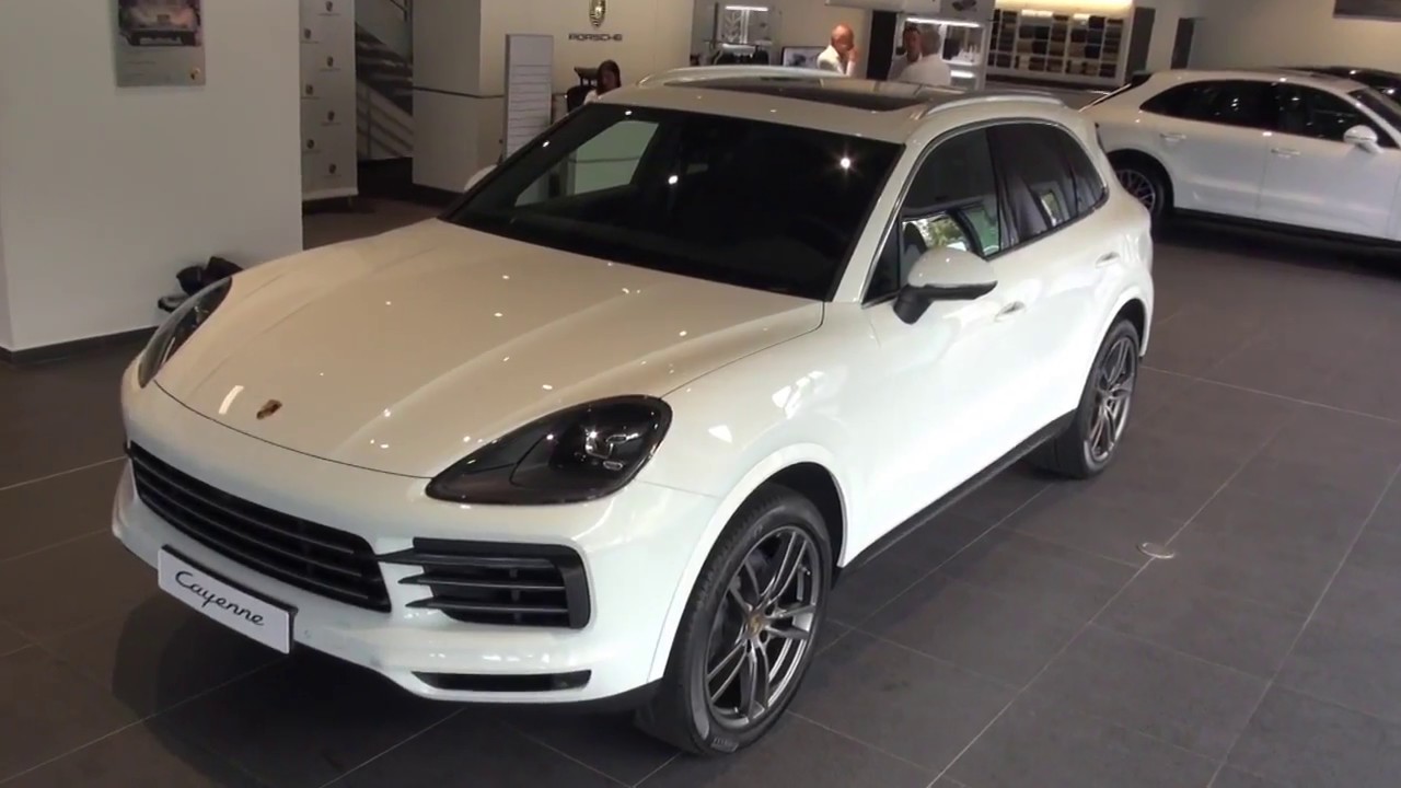 François Caillé Président de Porsche et le nouveau Cayenne.
