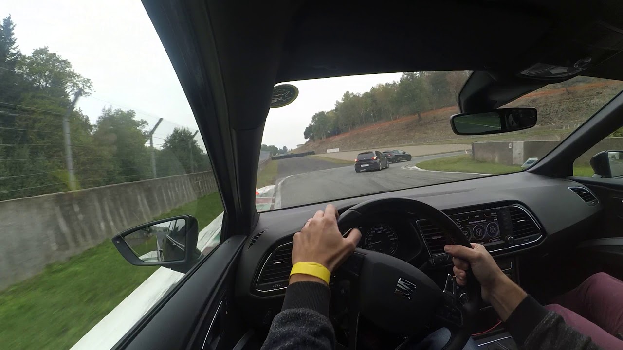 Seat Leon CUPRA 290 and Alfa Romeo 147 GTA at CHARADE