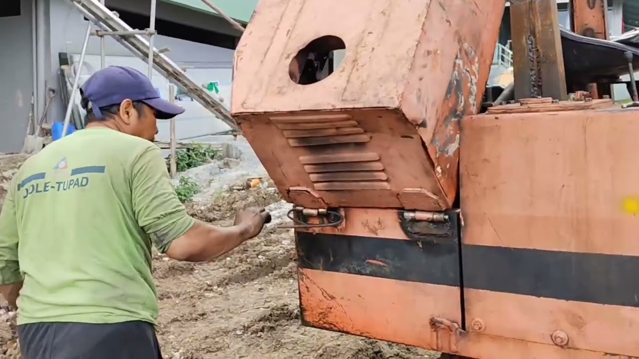( Backhoe) 2 weeks Ng Di Magamit Wala Daw Click pag inistart Aking pinasyalan.