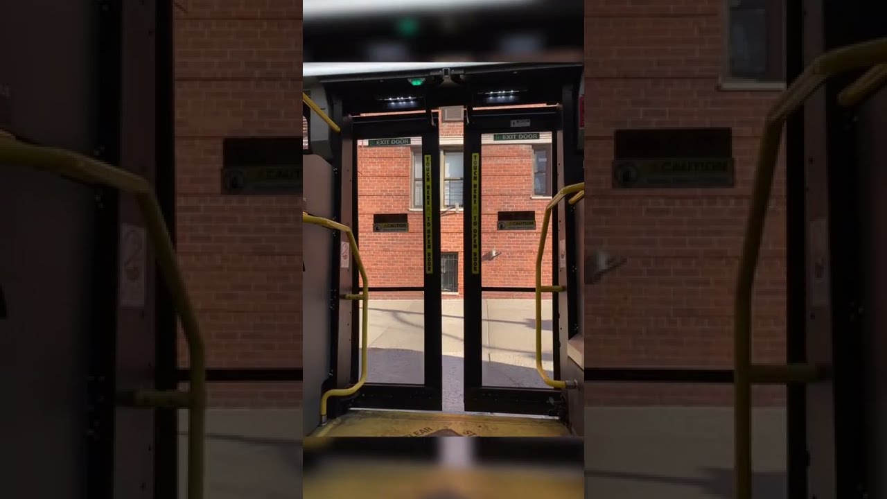 MTA Nova Bus LFS HEV Plug Doors #Shorts