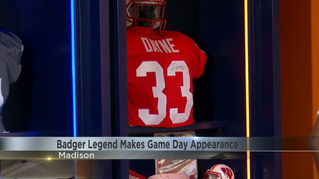'It's electric': Fans celebrate Badger legend Ron Dayne, matchup against Crimson Tide