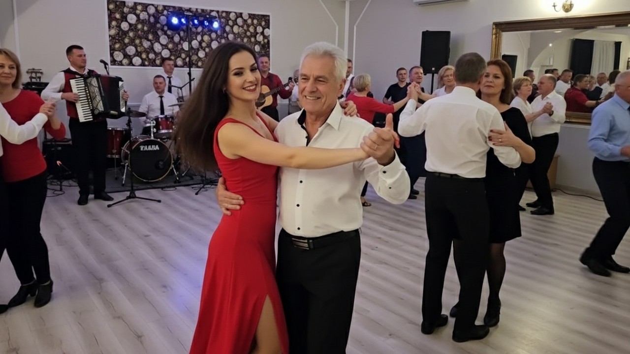 Kiedy muzyka gra, cała sala tańczy razem – dokładnie tak, jak powinno być ❤️