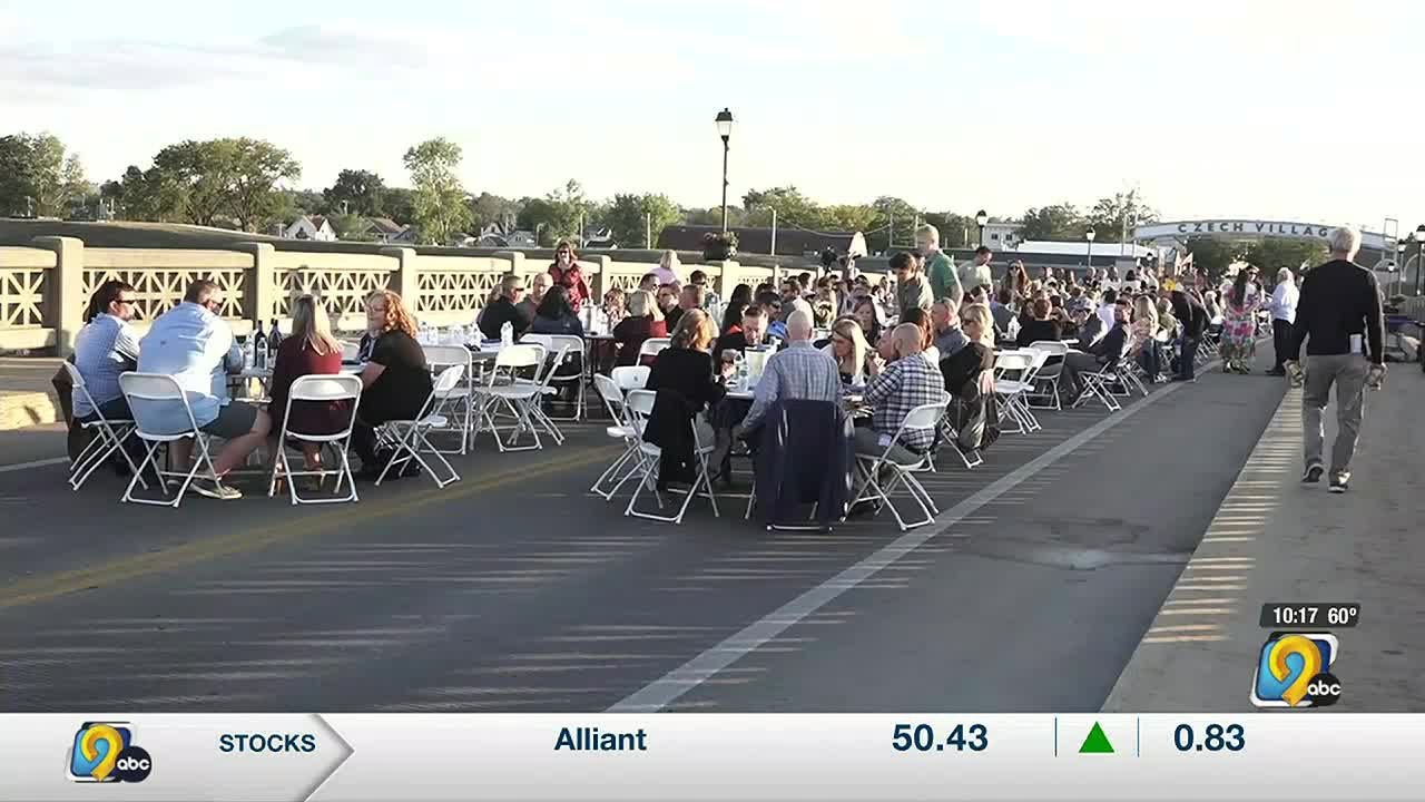 'Dinner On The Bridge' serves roughly 500 people