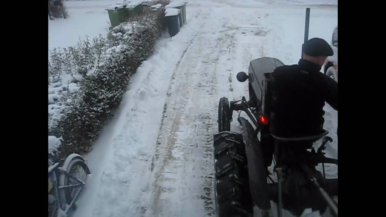 Tractor cold start + snow clearing. 1948 Ferguson TEA-20. HD