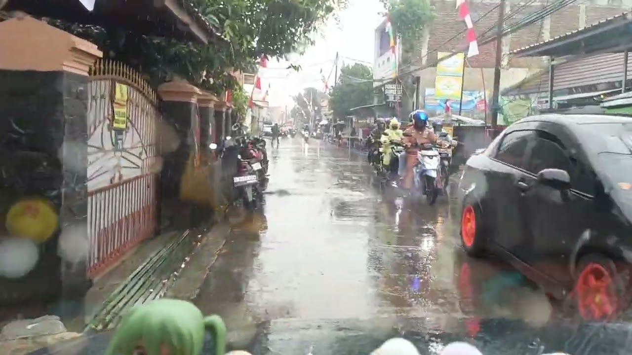 Hujan dr subuh, berangkat ke sekolah pakai si Kardun#fyp #beranda #automobile 