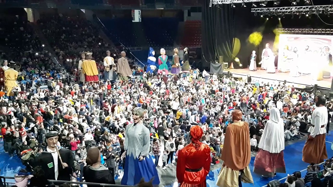 Ene Kantak - Nafarroako Erraldoiak Gasteizen dantzan 2019