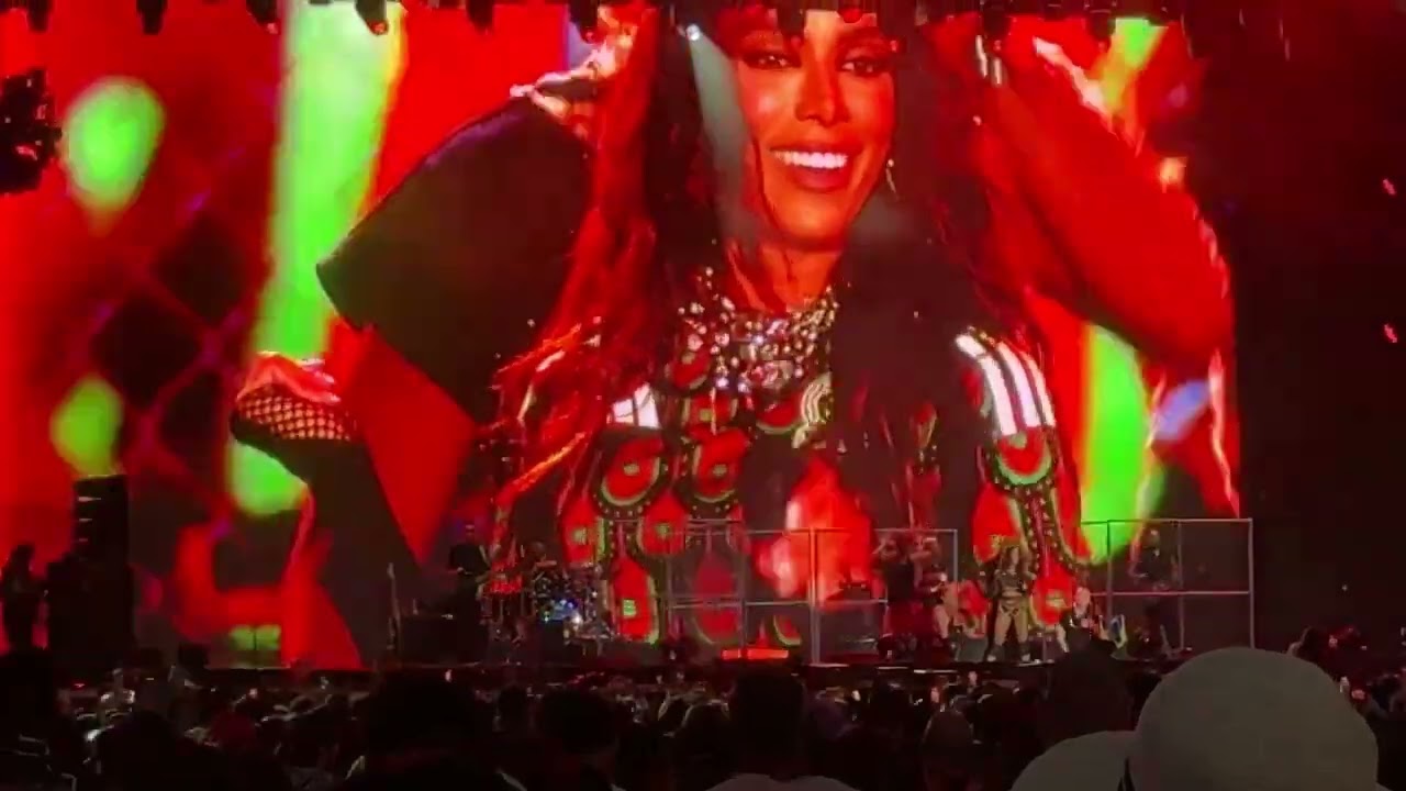 Anitta en México Tecate Emblema 2024 CDMX