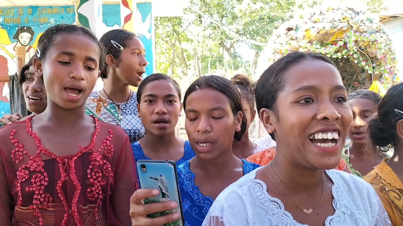 GLORIA BA MAROMAK LETEN AAS BA) LAGU KEMULIAAN BAHASA TETUM. JOVEM AMC Silagolo LOLOTOE
