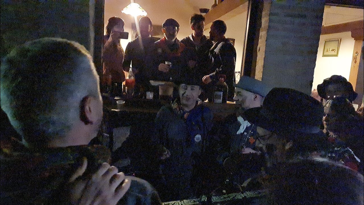 Peropalo 2023 Javier Andreo y Juanico García trovando con una copla a Manuela el Almiréz de La Vera