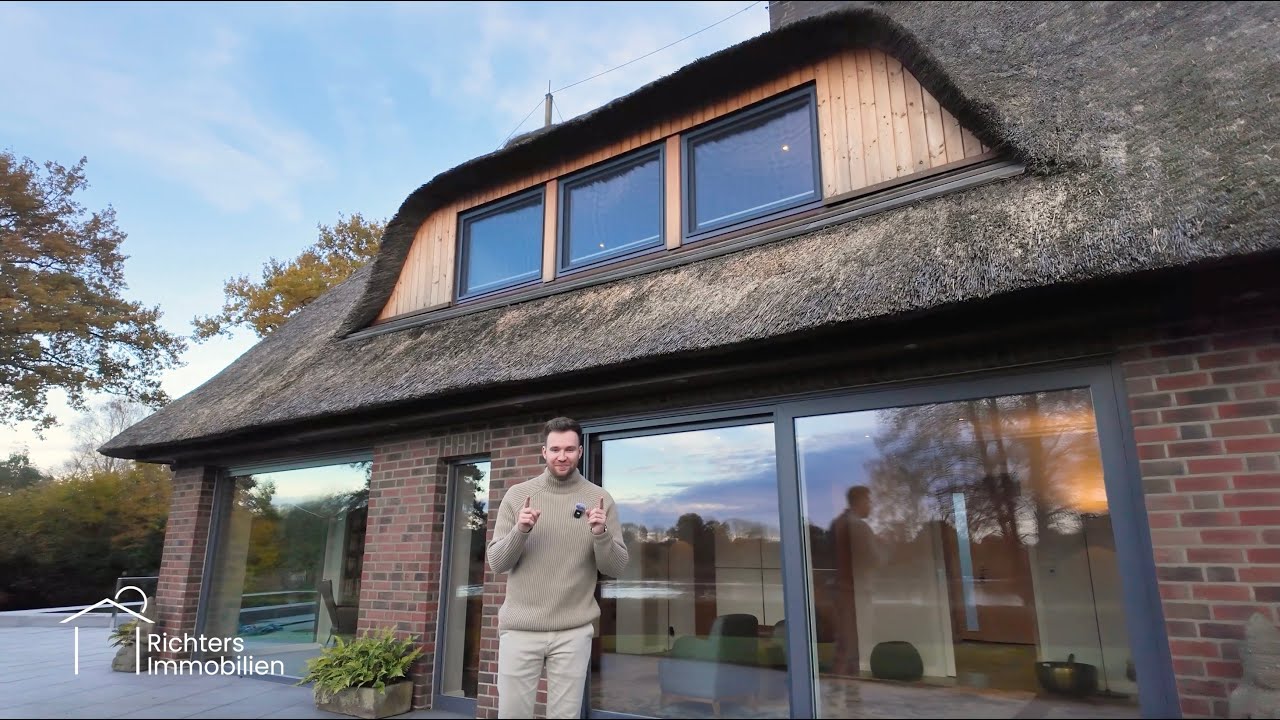 Reetdach-Villa in bester Lage – exklusives & luxuriöses Wohnen mit unverbaubarem Blick auf den See
