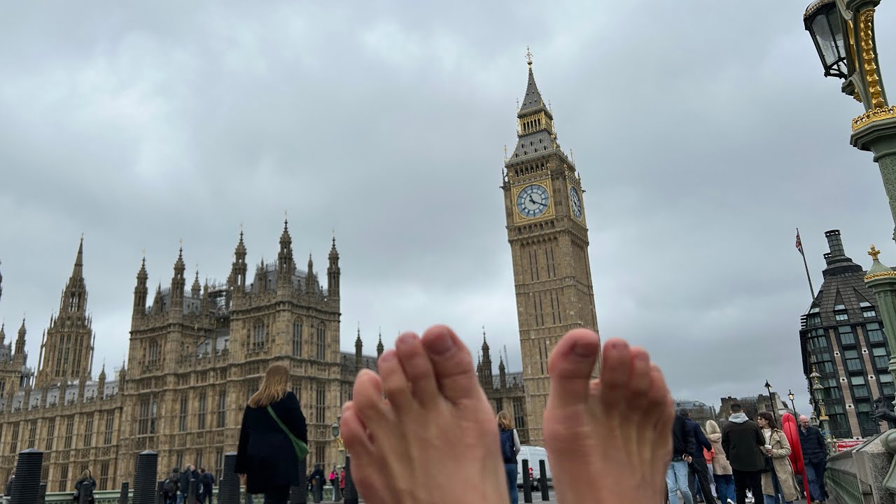 FEELING LONDON BENEATH MY BARE FEET / HAPPY EARTHING IN BRITISH CAPITAL/ THEATRE DAY  WITH MY QUEEN