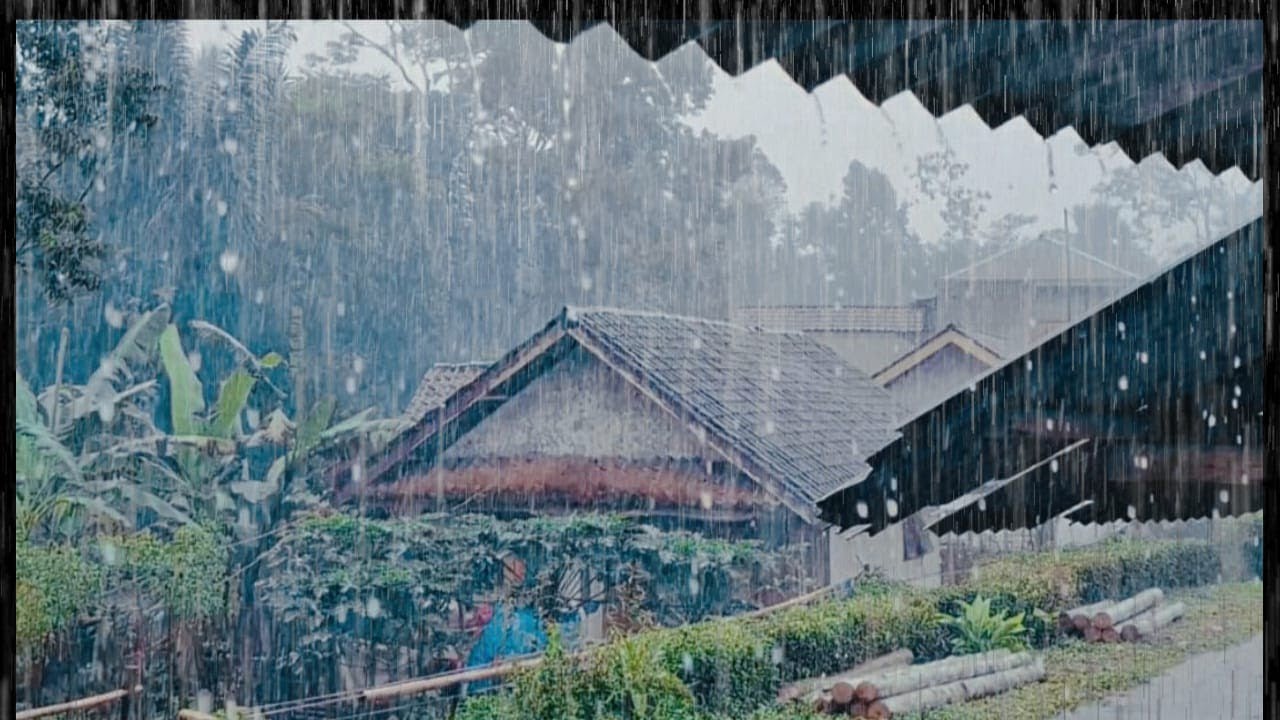 Удивительно! Это самый реалистичный звук сильного дождя на YouTube, отличная терапия для сна.