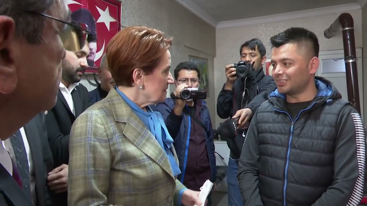 İYİ Parti Genel Başkanı Akşener, Kırşehir'de esnafı ziyaret etti