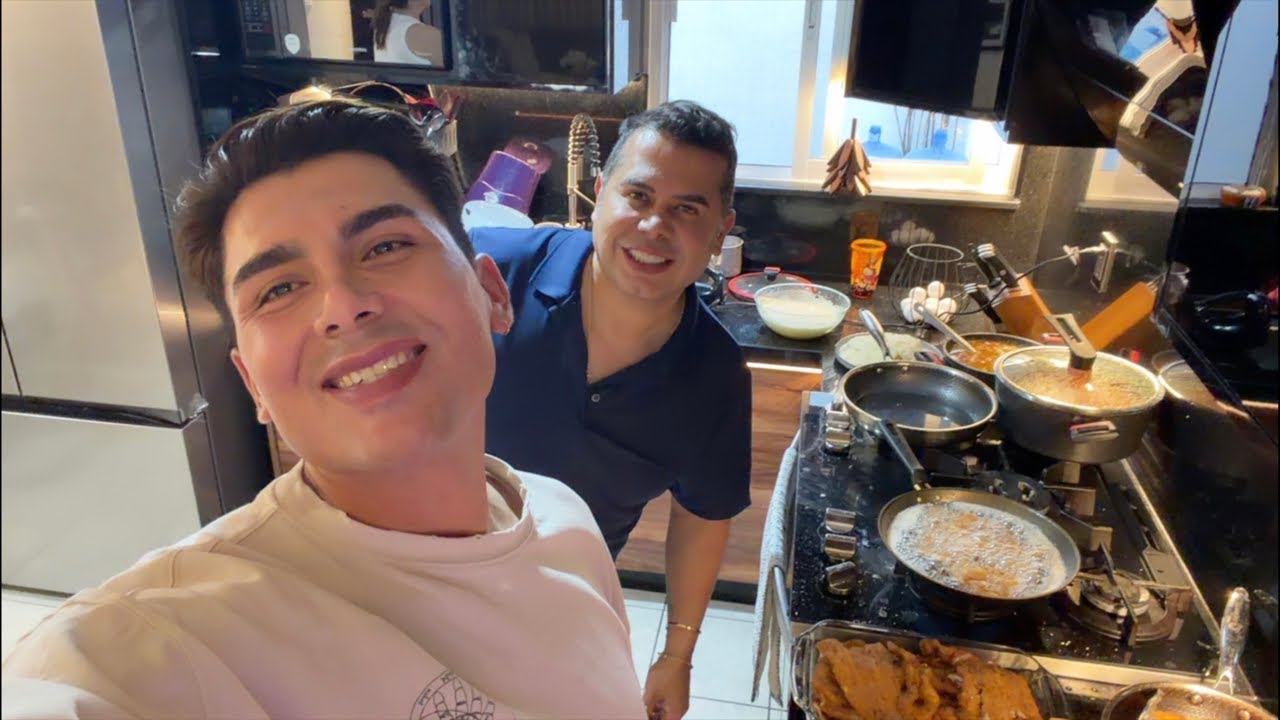 Terminando la comida para las chicas con chuyito