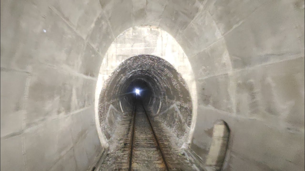 Trecere prin tunelul de la Movileni (965 metri, linia 608 Iasi - Letcani - Dorohoi) - 15.02.2022
