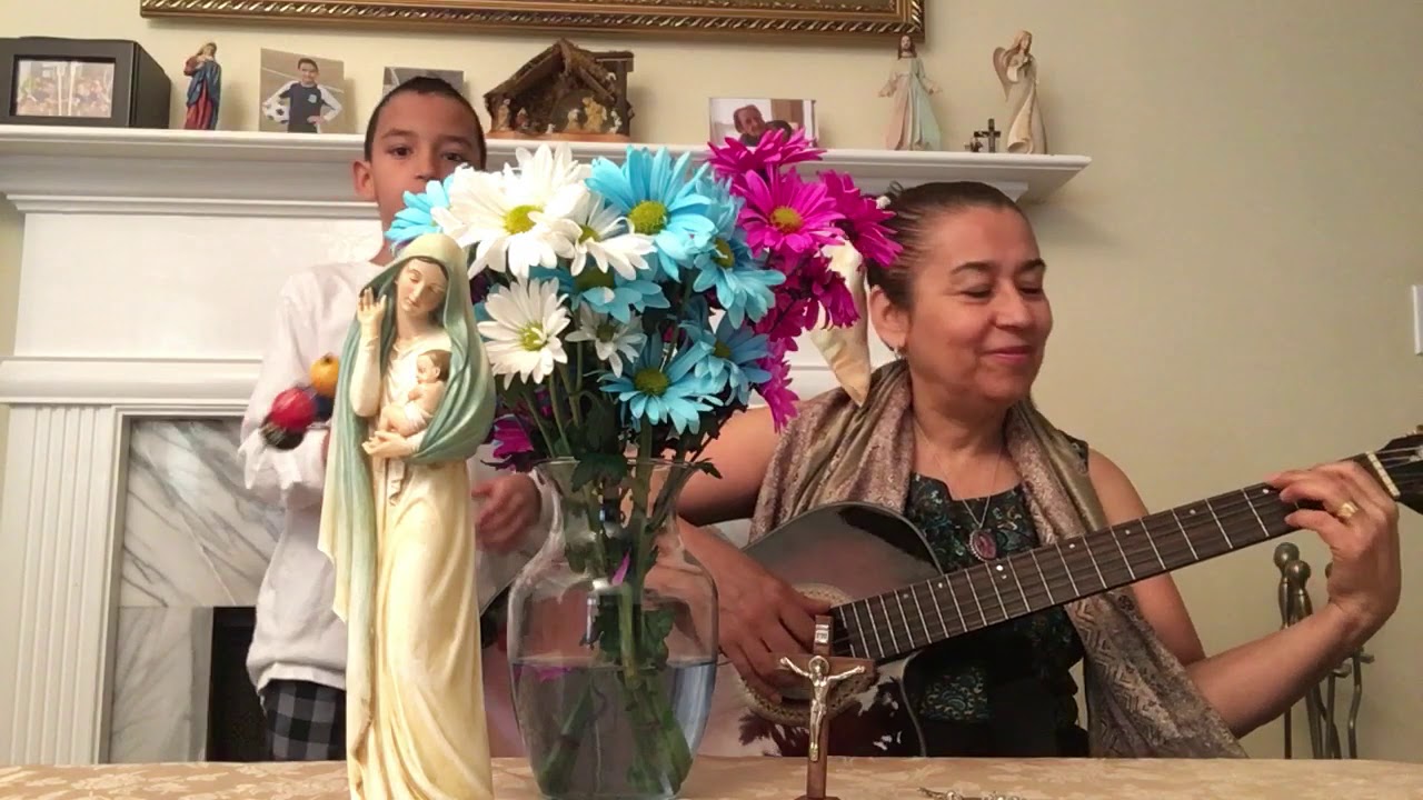 Madre del Divino Pan/ Madre de la Eucaristía