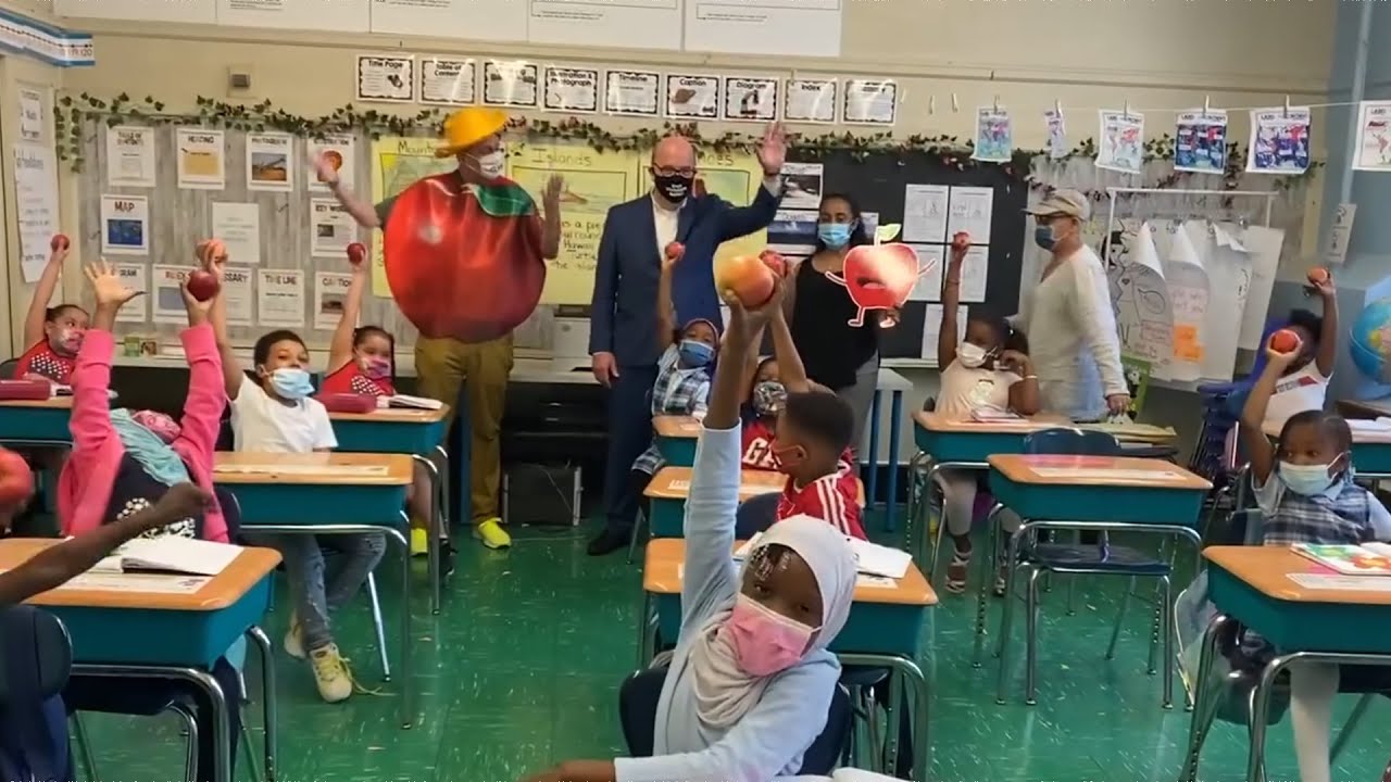 Congressman Jim McGovern visits Green Bronx Machine