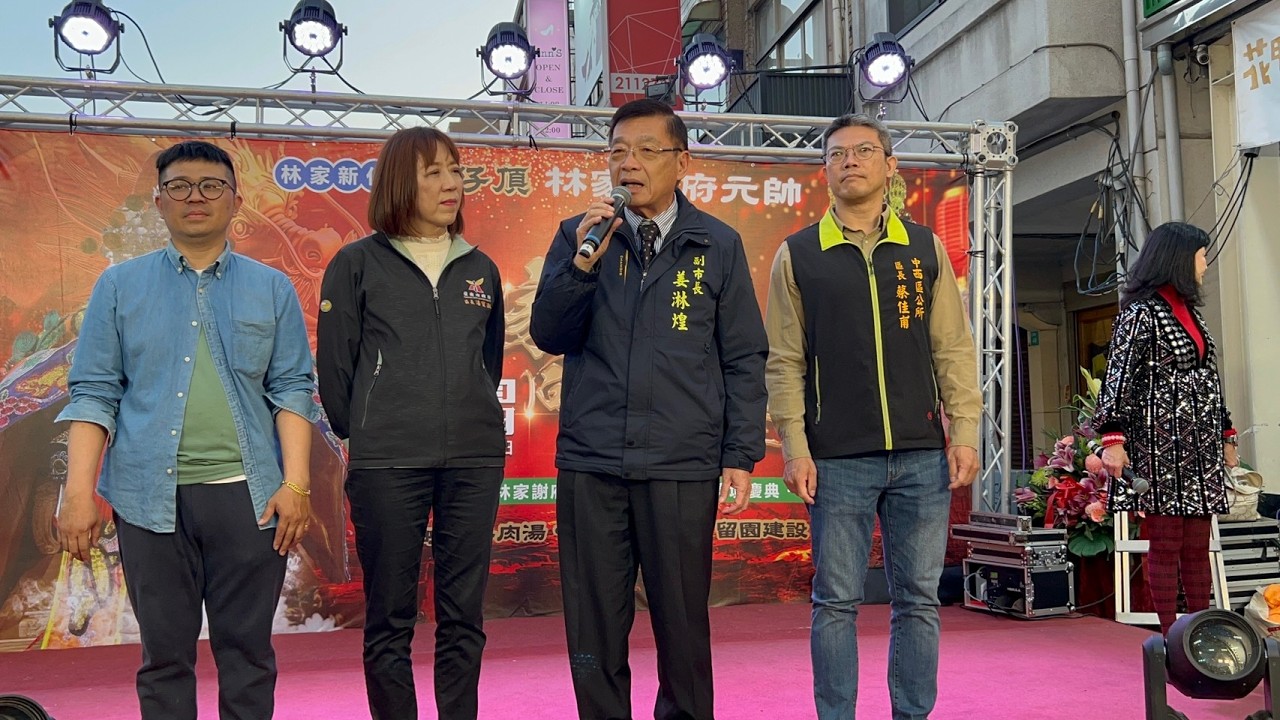 115 02 15 阿蓮牛肉湯迎謝府千歲暨揭匾儀式 數十位歌星站台助陣 眾星雲集《視傳媒影音》